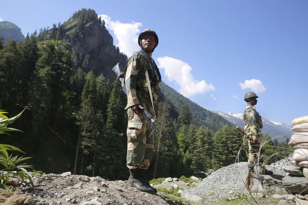 Uutta tietoa ydinasevaltioiden rajaselkkauksesta Kashmirissa: 600 hengen nyrkkitappelu, aseina kiviä ja rautatankoja 
