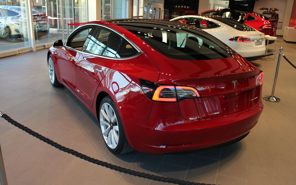 Teslan tilaus­järjestelmässä oli porsaanreikä – Mies huijasi itselleen viisi autoa käytännössä ilmaiseksi USA:ssa