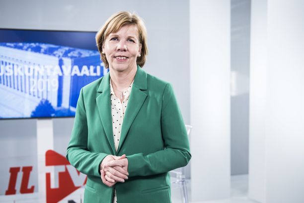 Rkp:n puheenjohtaja Anna-Maja Henriksson osallistui Iltalehden Riisuttuun puoluetenttiin maanantaina 1.4.2019.