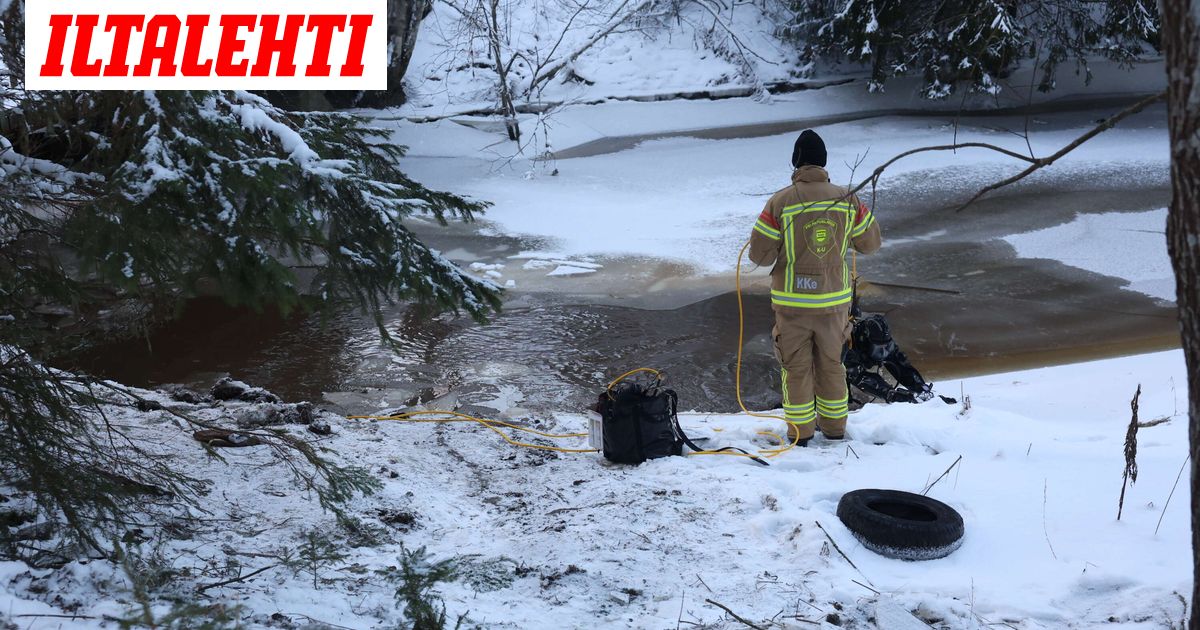 Sukeltaja paikalla – Tältä tutkintaoperaatio Nurmijärven turmapaikalla näytti sunnuntaina 