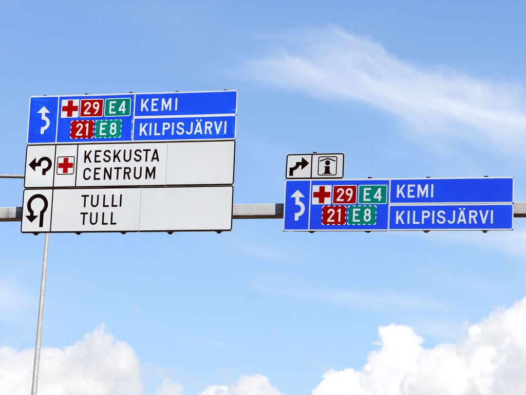 Ruotsista pyritään nyt isoin joukoin Suomeen: Torniossa liikenne ruuhkautunut – rajoituksia ymmärretty väärin