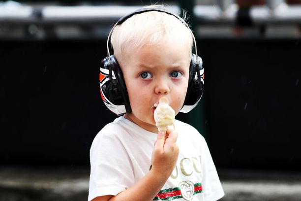 Onko tässä tulevaisuuden F1-tähti? Robin Räikkönen, 5, on jo saanut ensikosketuksensa kartingista.