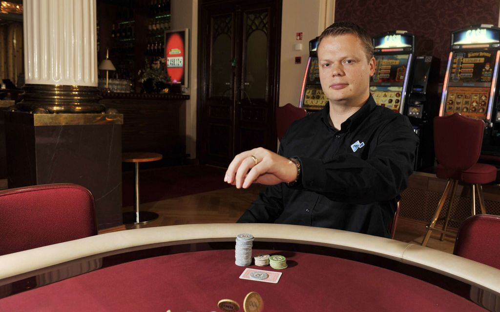 Pokerin maailman­mestari löi rahaa tiskiin – Sijoittaa turkulaiseen kiekkoseuraan