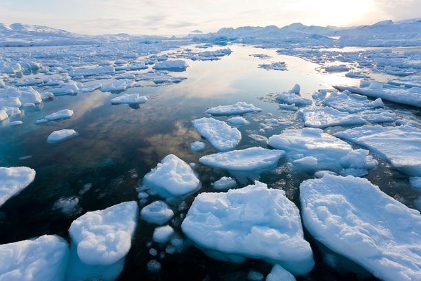 Grönlannin jäätiköt ovat sulaneet tuhansia miljardeja tonneja.