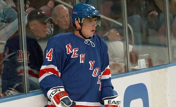 Theo Fleury pelasi New York Rangersissa 1999-2002.