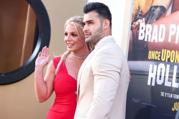 Britney Spears dan Sam Asghari adalah pasangan yang baru menikah.