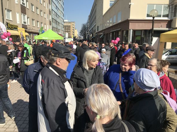 Perussuomalaiset ottaa selvää, mikä ihmisiä nykypolitiikassa ärsyttää ja suuntaa sen mukaan viestit äänestäjille.