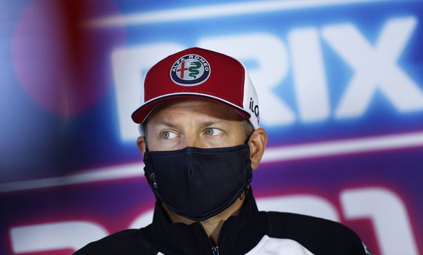 Kimi Räikkönen ei turhia haastele. Ei medialle eikä kollegoilleen.