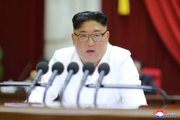 Kim Jong-un kertoi keskiviikkona esittelevänsä lähitulevaisuudessa maan uuden strategisen aseen. Kuvassa Kim 29.12.2019 KCNA:n julkaiseman kuvan mukaan. 
