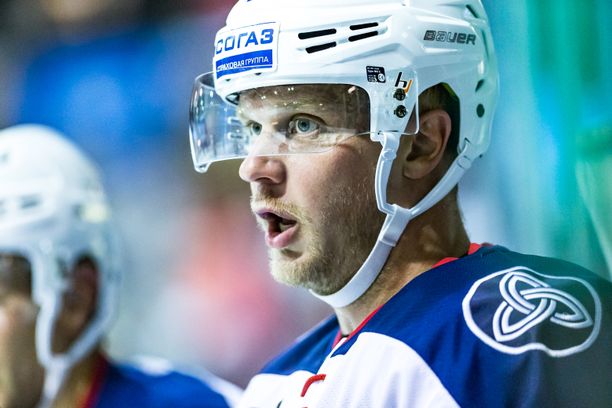 Neftehimikin Juuso Puustinen tekee hirmuista jälkeä KHL:ssä.