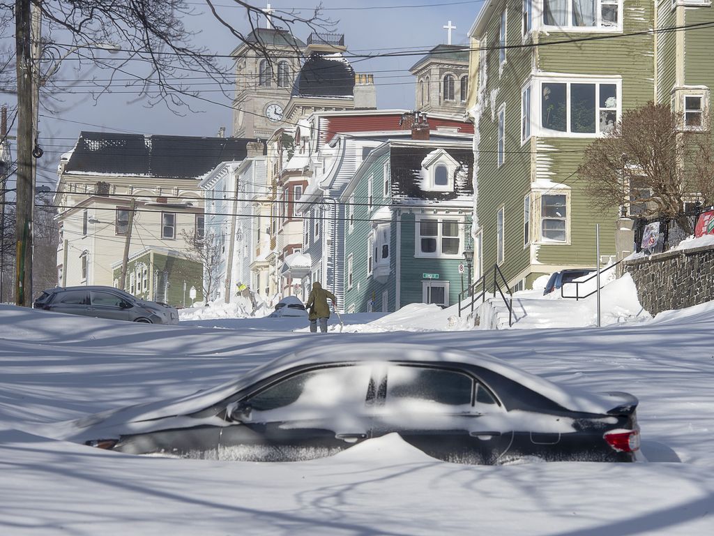 Kanadalaiskaupunki joutui ”Snowmageddonin” valtaan – lunta tuli niin, etteivät ovetkaan aukene