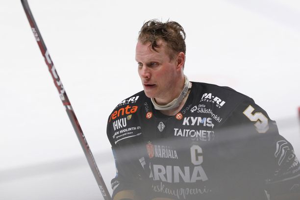 Lasse Kukkonen on toiminut kapteenina sekä Kärpissä että Leijonissa.