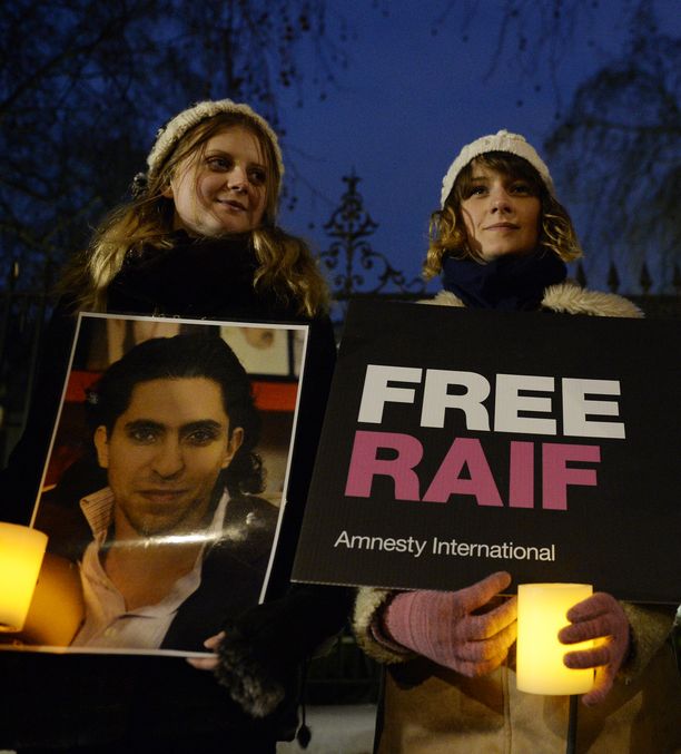 Mielenosoitus raipparangaistukseen tuomitun bloggari Raif Badawin puolesta Lontoossa 2015. 