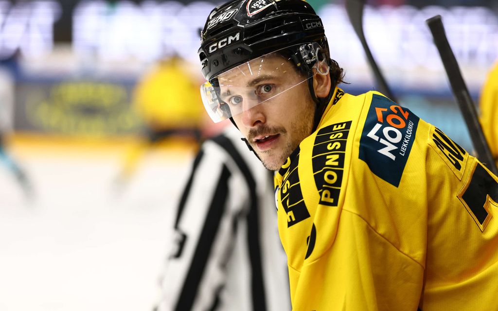 Tämä on rangaistun kohupelaajan tilanne – Valmentajalta paljonpuhuva reaktio