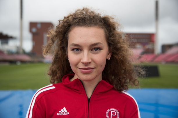 Tampereen Pyrinnön Ella Junnila, 20, kilpailee keskiviikkona Ratinan stadionilla kotimaan GP-sarjan kilpailussa.