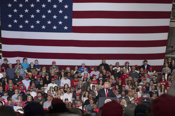 Donald Trump kampanjoi Arizonassa viime perjantaina. 