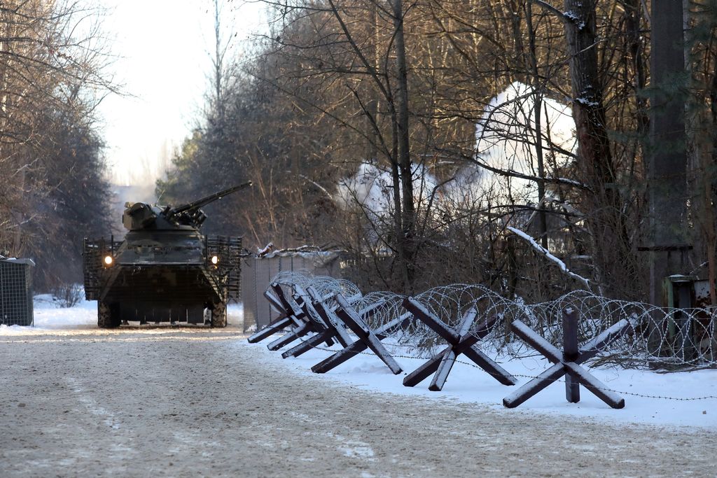 Tšernobylissä ”sotilaskalusto on pöyhäissyt säteilevät aineet pintaan” – vaikutus jää paikalliseksi