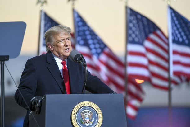 Donald Trump kampanjoi lauantaina Pennsylvaniassa, jossa osa ennakkoäänestyslipuista on kadonnut postin syövereihin. 