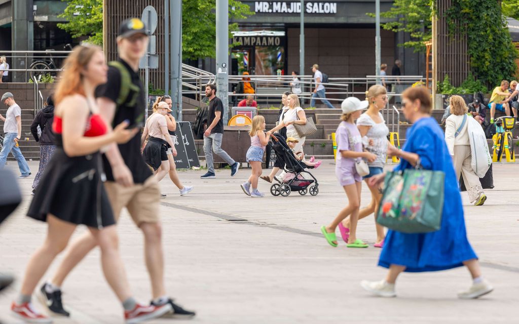 Tyyli­konsultilta jämäkkä vertaus paidatta kulkemisesta