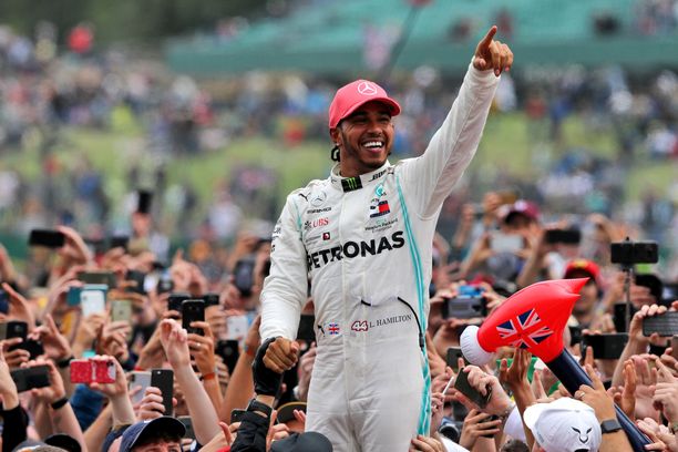 Lewis Hamilton jahtaa tällä kaudella uransa kuudetta maailmanmestaruutta.
