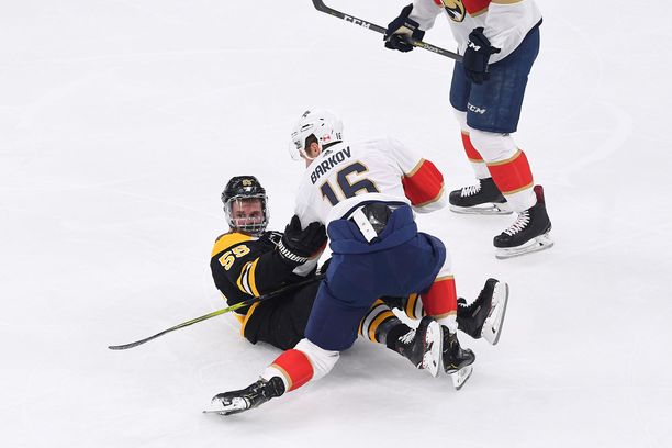 Aleksander Barkov ja Panthers joutuivat pettymään Bostonissa. 