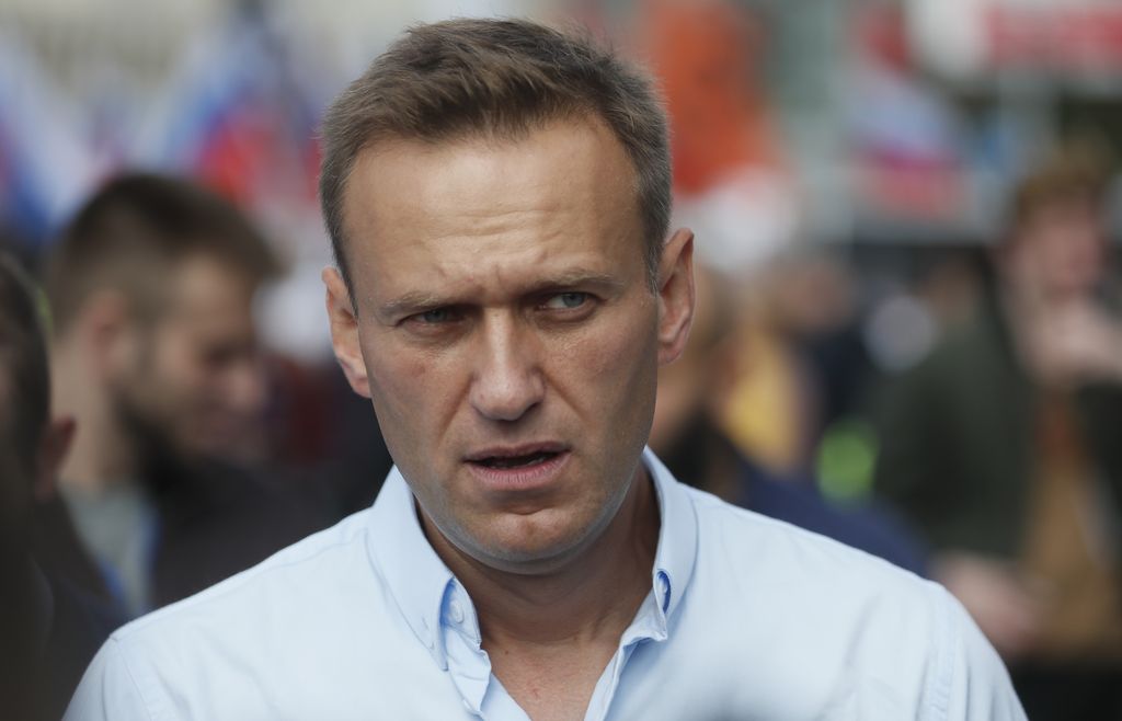 Miksi Navalnyi myrkytettiin juuri novitšokilla?  Kehittäjän mukaan hermomyrkkyä voitiin laittaa jauheena teepussiin