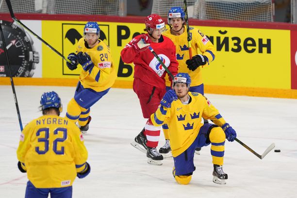Jesper Fröden juhlii 1–0-maaliaan Venäjää vastaan.