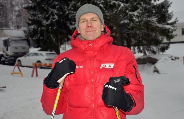 Matias Strandvall suoritti Kuortaneen urheiluopistossa valmentajan ammattitutkinnon.