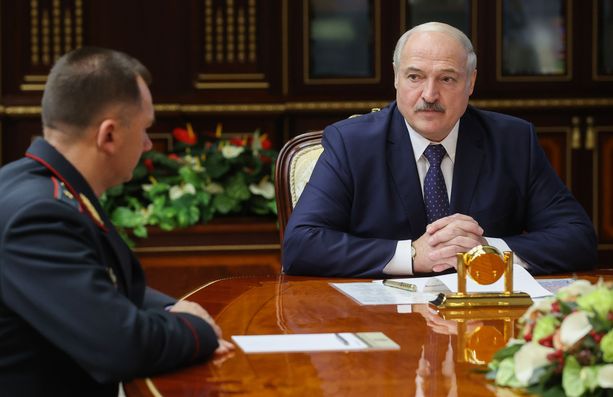 Lukašenka on pyrkinyt vahvistamaan otettaan nimittämällä uudestaan sisäministeriön johtajia.