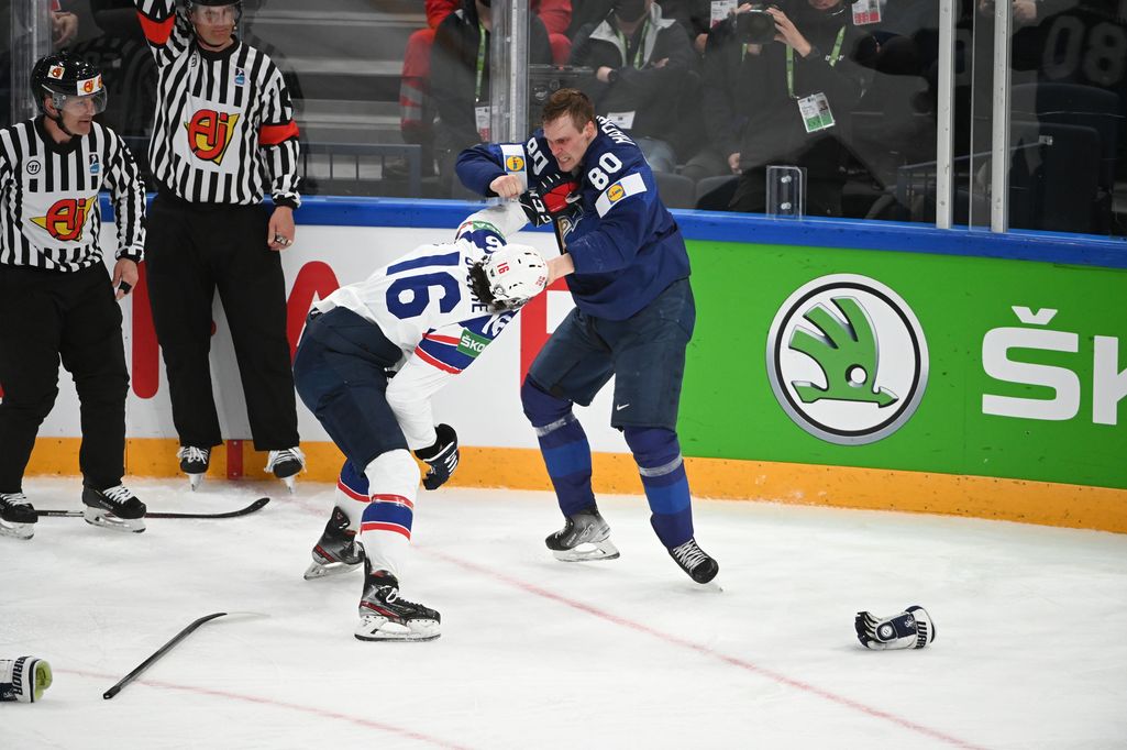 Saako Saku Mäenalanen pelikieltoa tappelustaan? Näin IIHF:n säännöt sanovat: ”Ei ole osa dna:ta”